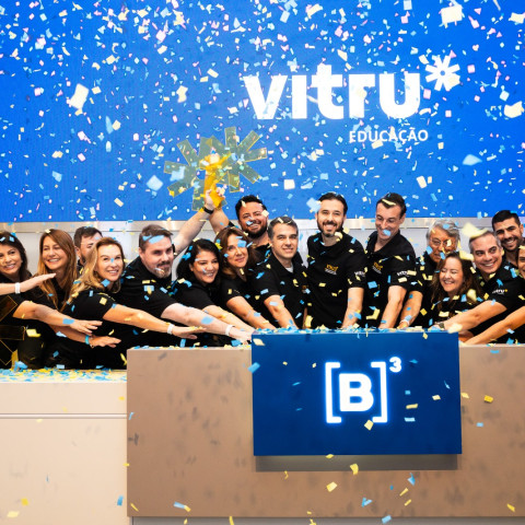 O emblemático toque da campainha marca a nova fase da Vitru, fortalecendo sua presença no mercado de capitais brasileiro